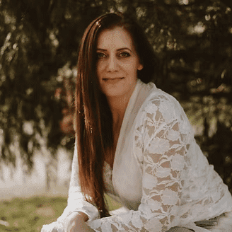 Portrait of Krista  Mbansi, a professional stylist at Beautique Beauty Lounge, showcasing their expertise and style.