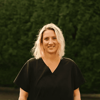 Portrait of Lindsay Williams, a professional stylist at Beautique Beauty Lounge, showcasing their expertise and style.