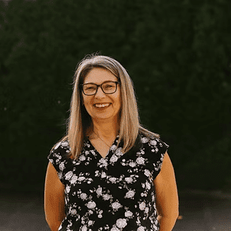 Portrait of Maria Defauw, a professional stylist at Beautique Beauty Lounge, showcasing their expertise and style.