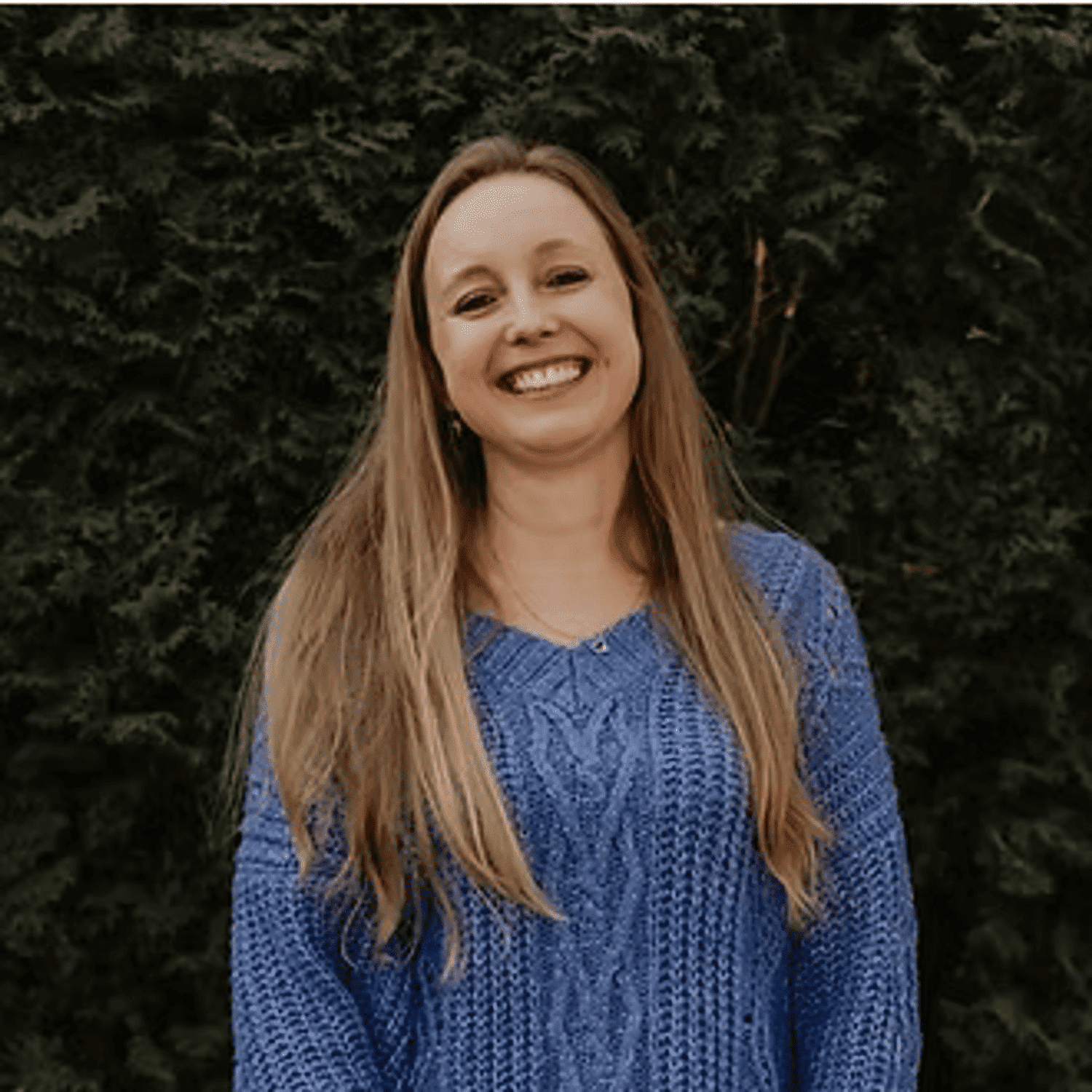 Portrait of Mandy Link, a professional stylist at Beautique Beauty Lounge, showcasing their expertise and style.