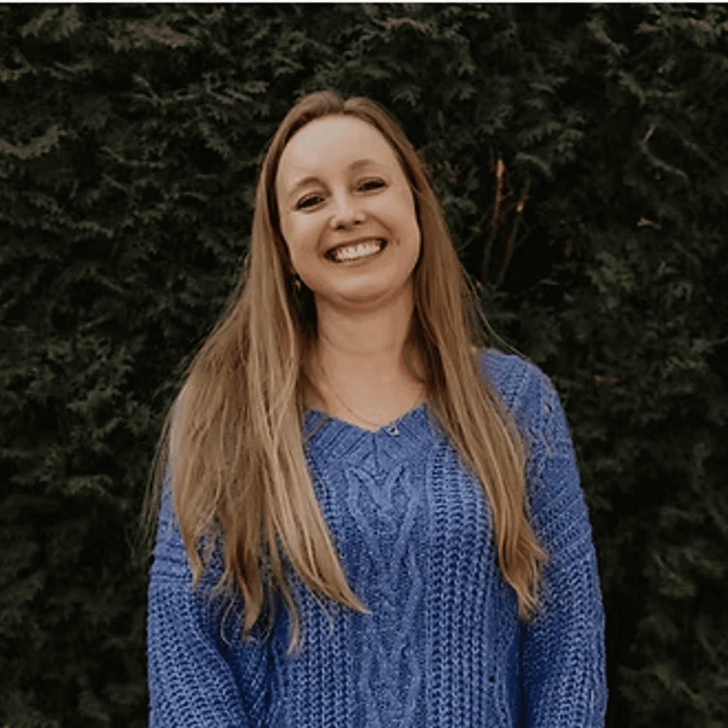 Portrait of Mandy Link, a professional stylist at Beautique Beauty Lounge, showcasing their expertise and style.