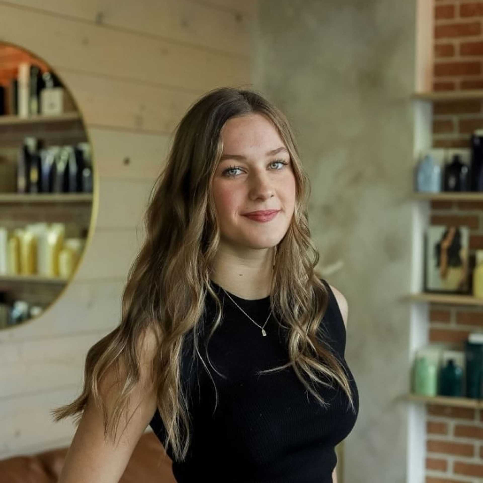 Portrait of Riley Binnendyk, a professional stylist at Beautique Beauty Lounge, showcasing their expertise and style.